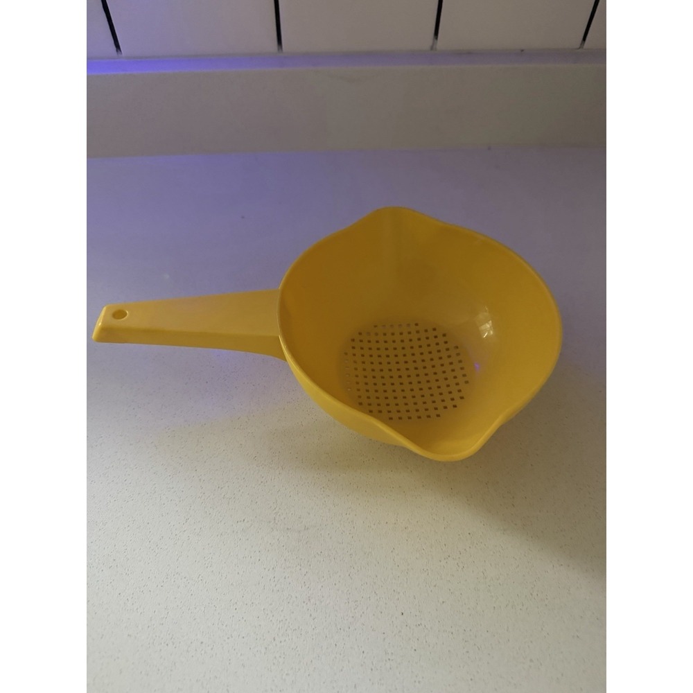 Vintage Tupperware Yellow 1 Quart Strainer Colander 1523 Excellent Condition